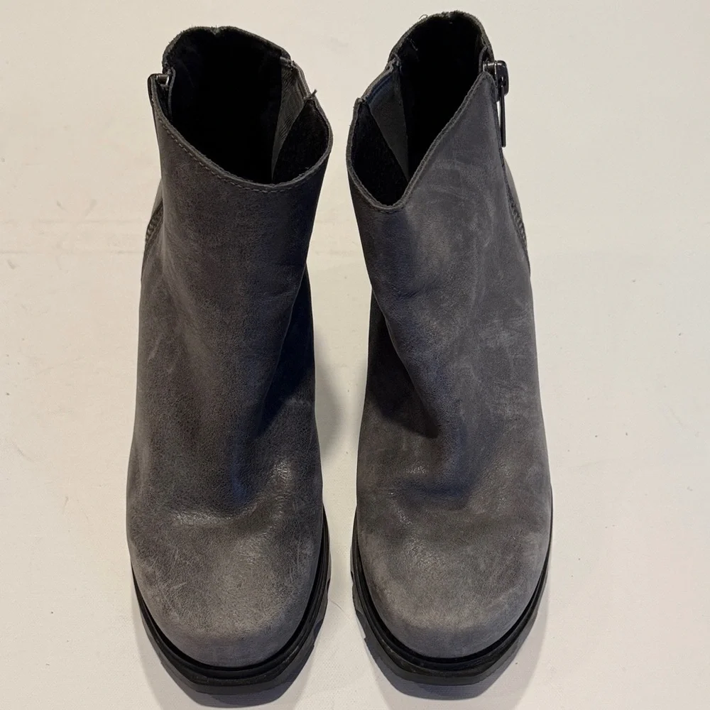 Sorel Women's Charcoal Ankle Booties